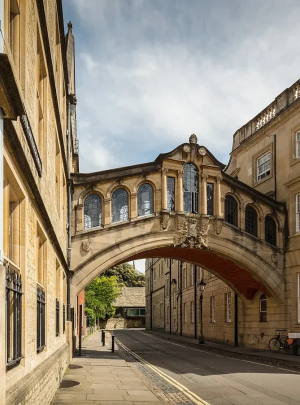 Oxford’s historic Bridge of Sighs connecting university buildings.